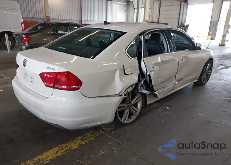 2014 Volkswagen Passat 2.0L Tdi Se z USA, uszkodzony, nr VIN 1VWBN7A31EC112210